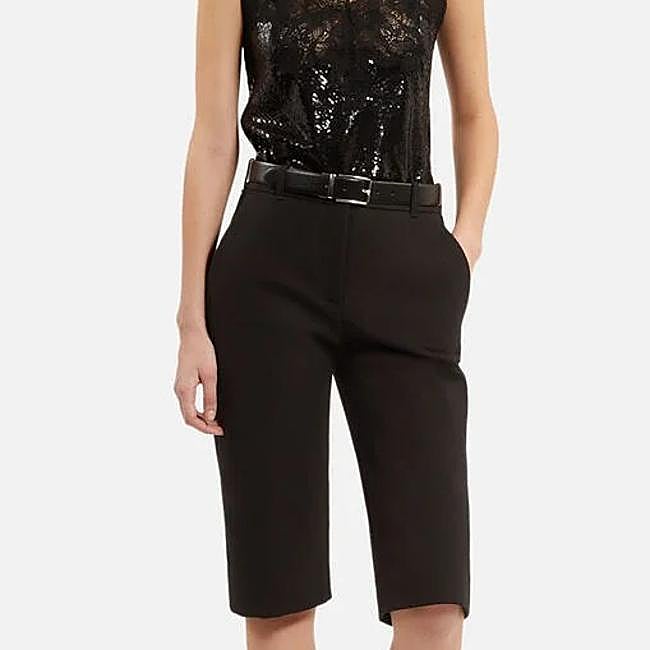 Pantalones cortos capri negros de The Kooples, 97,5 euros.