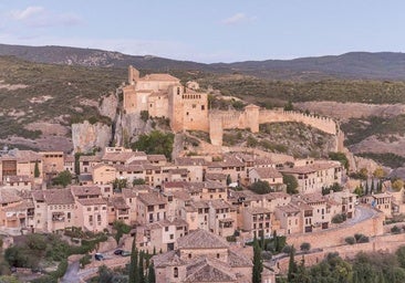 Este es el pueblo medieval de Huesca que flota sobre un cañón y tiene leyendas de espíritus