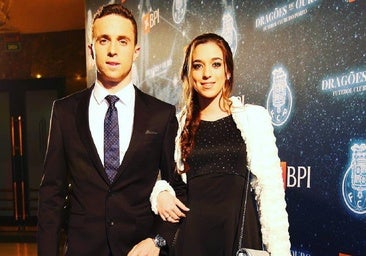 Diogo Jota, con su mujer, en un evento.