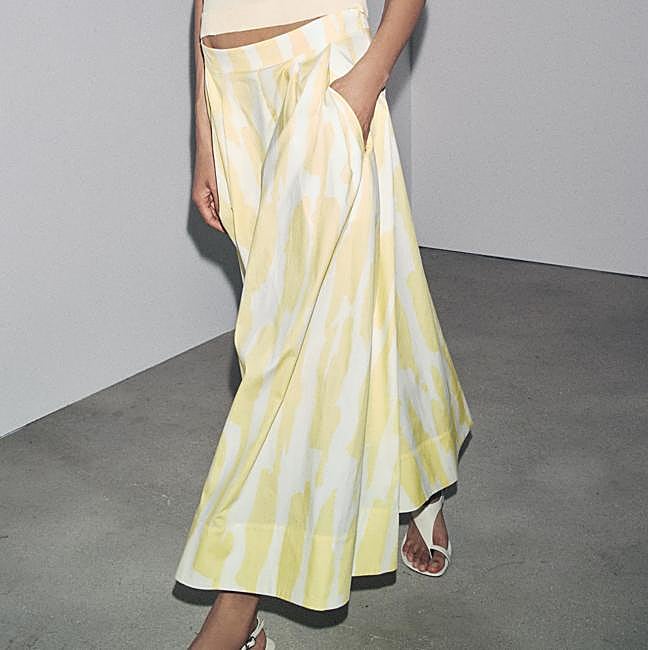 Falda estampada de Zara (39,99 euros)