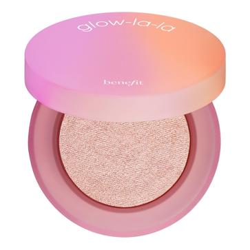 Imagen secundaria 1 - El truco de maquillaje del verano: poner iluminador en el cuerpo