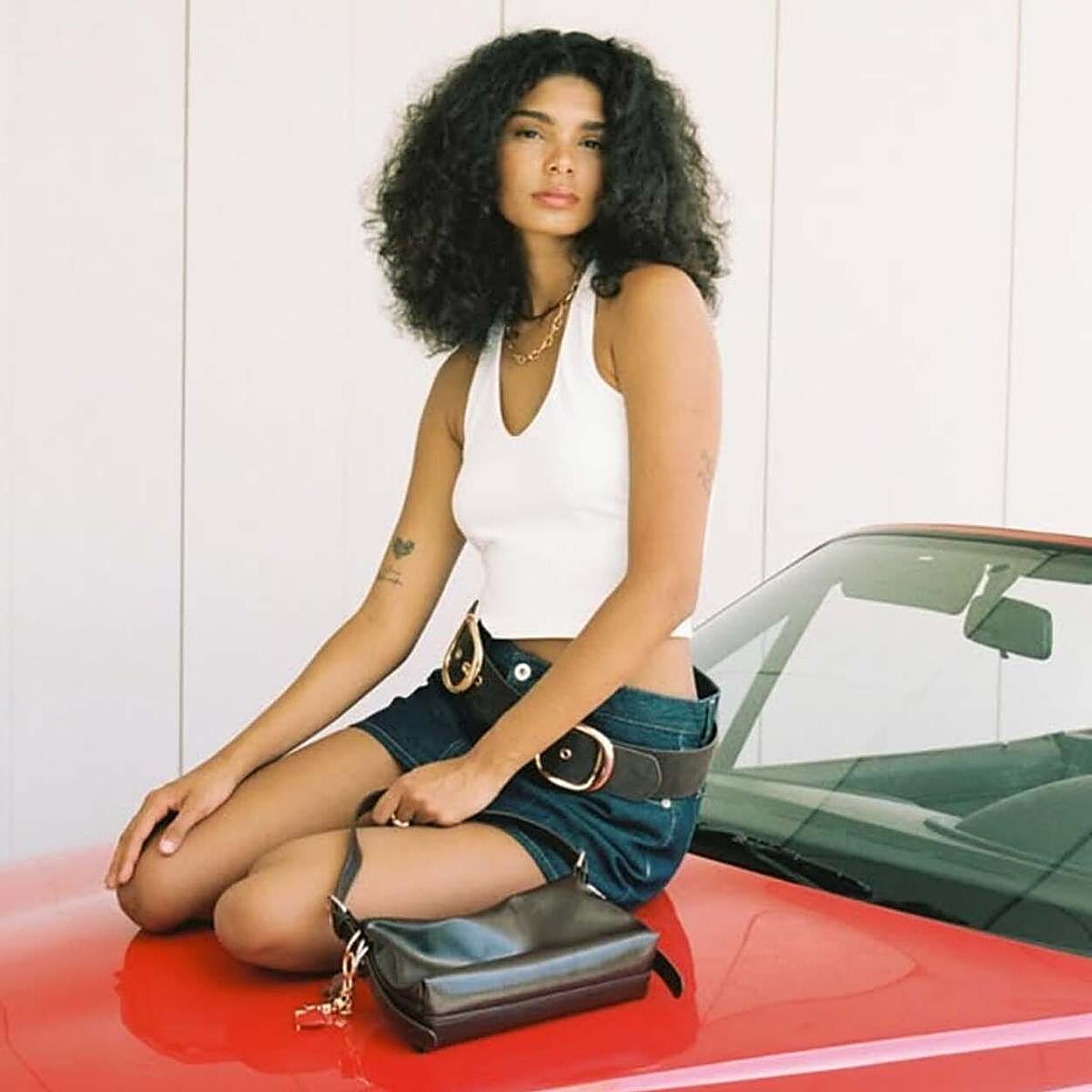 Modelo con look de Stradivarius