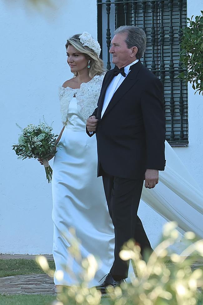 Cristina Serrano vestida de novia en su boda en Marbella
