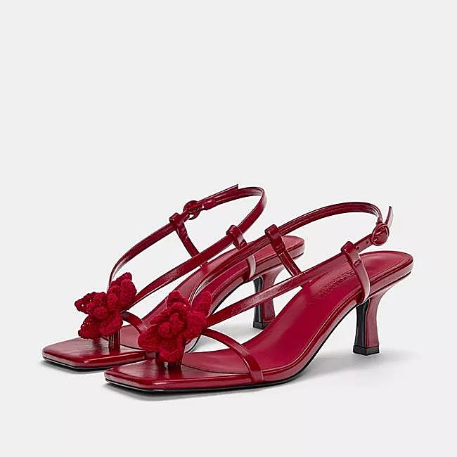 Sandalias tacón flor crochet (29,99€)