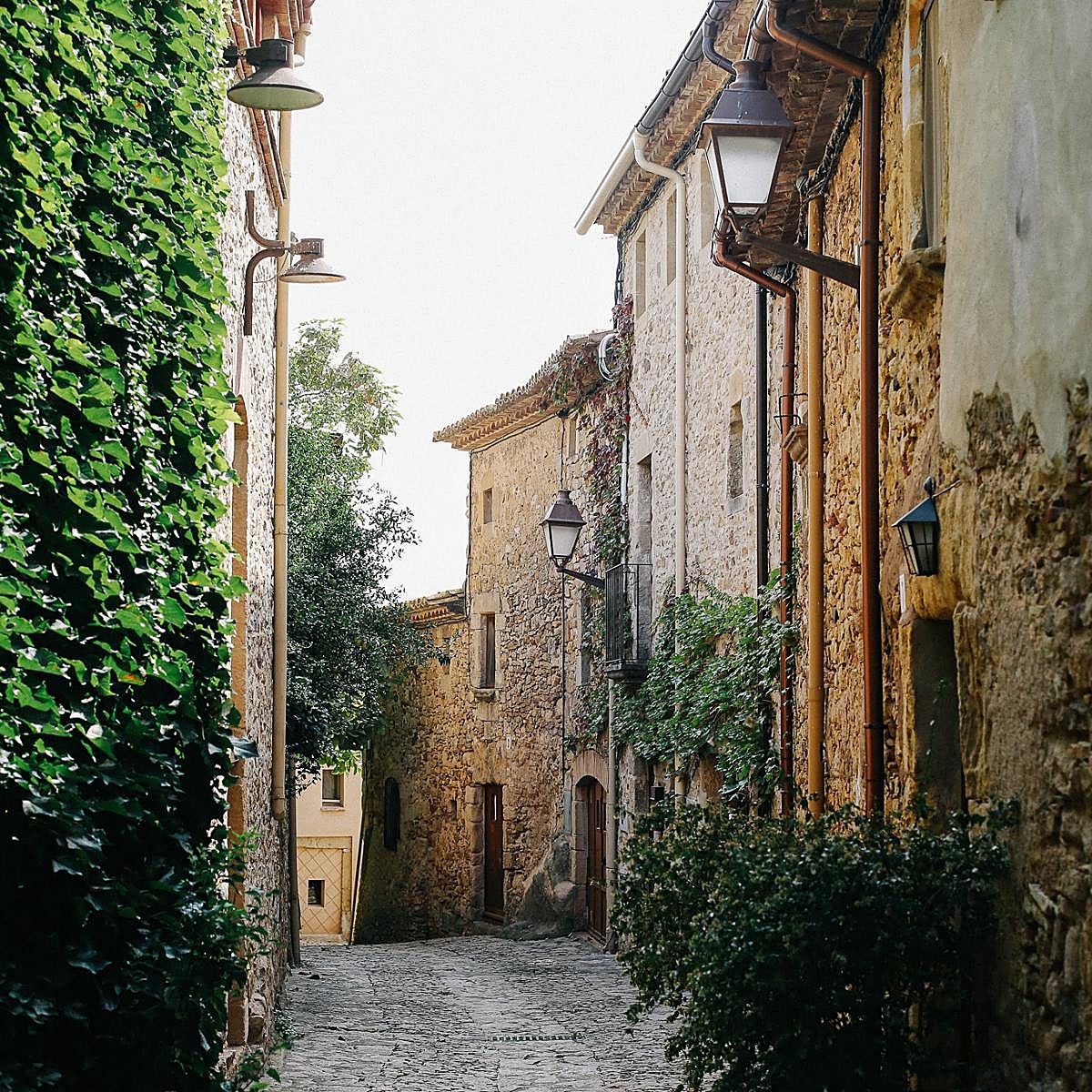 Peratallada, uno de los pueblos medievales del Bajo Ampurdán que merece la pena conocer este verano.