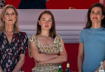 Alexandra de Hannover da una lección de estilo en Montecarlo con el vestido de flores que tiene una curiosa historia detrás