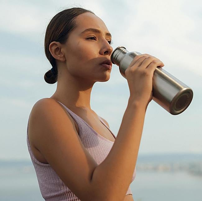 Puedes entrenar tu fuerza en casa sin necesidad de levantar pesas.
