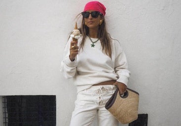 Un look de verano con sudadera.