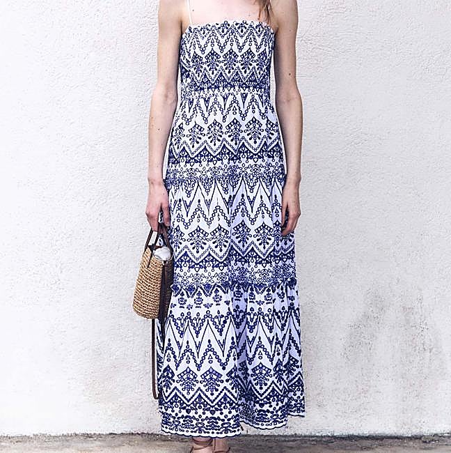 Vestido con bordado schiffli a contraste