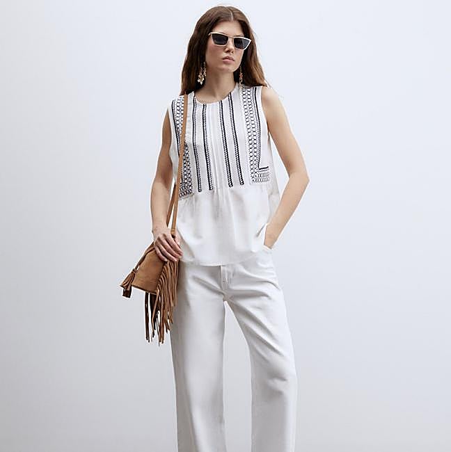 Blusa con puntilla a contraste