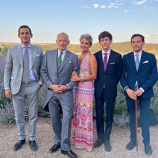 Mirko de Bulgaria junto a sus padres y sus hermanos.