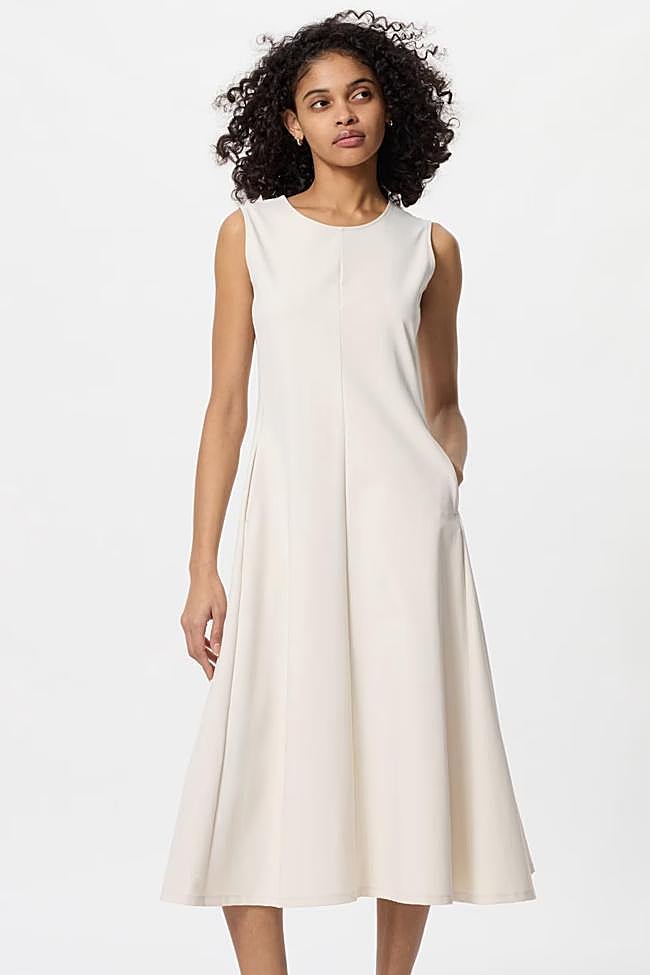 Vestido ultraelástico sin mangas (29,90€)