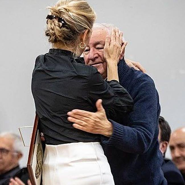 Yolanda Díaz, con su padre Suso, en un emotivo momento.