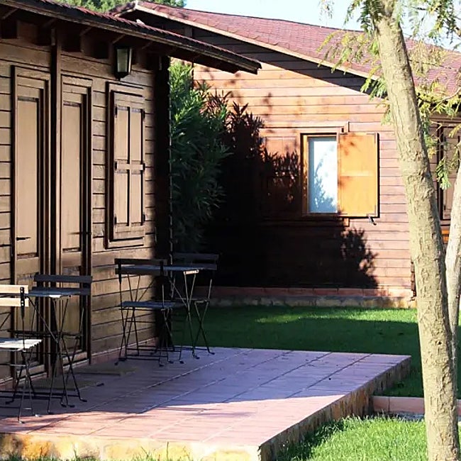 Una imagen de las casas prefabricadas de la academia.