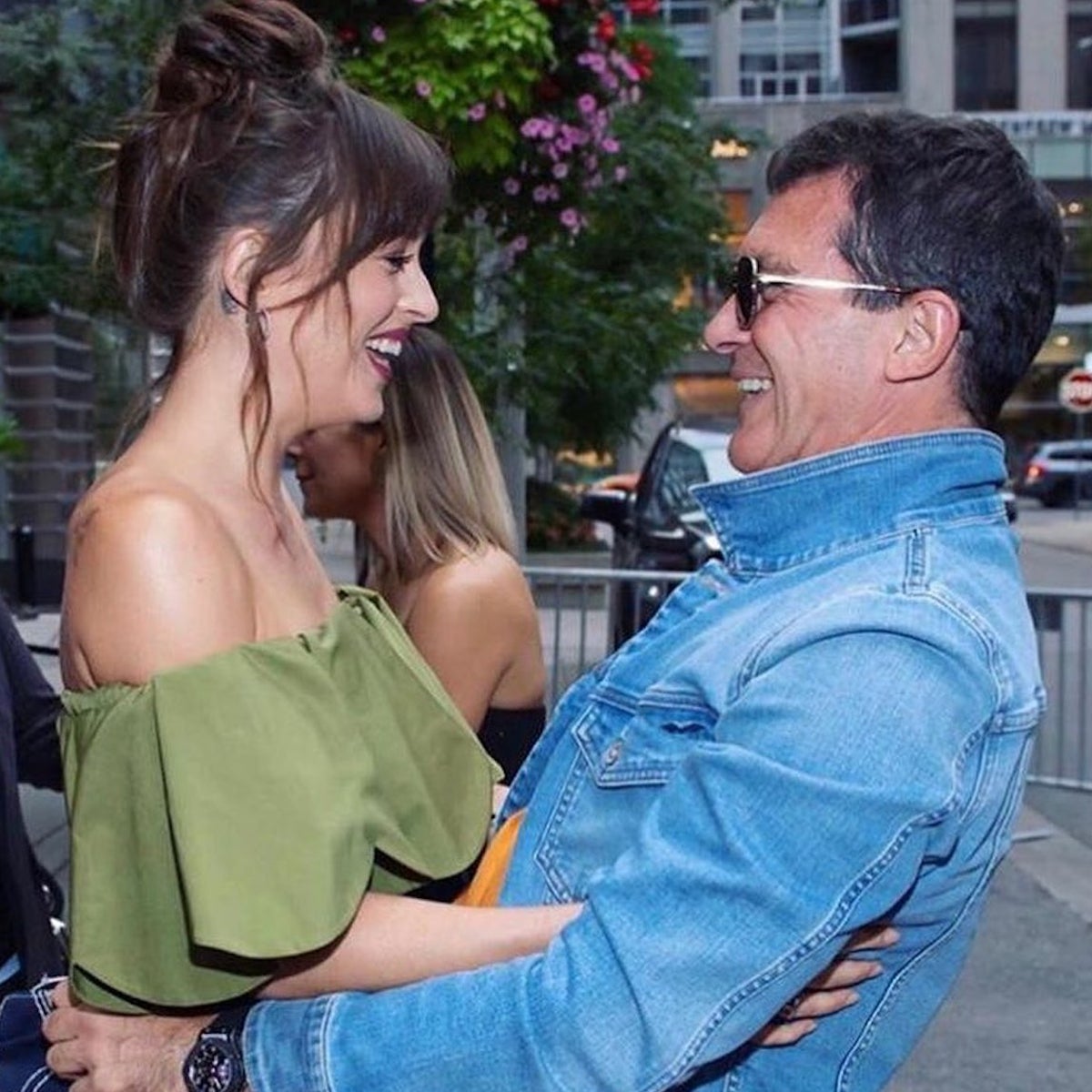 Así es la auténtica relación entre Dakota Johnson y su padrastro, Antonio  Banderas | Mujerhoy