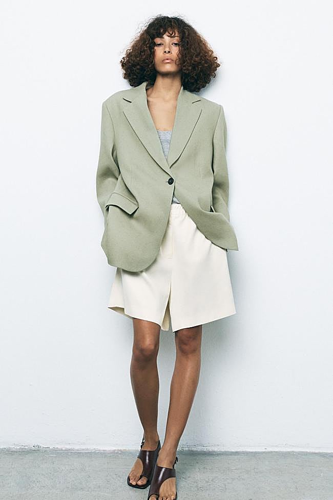 Blazer en color verde de Zara.