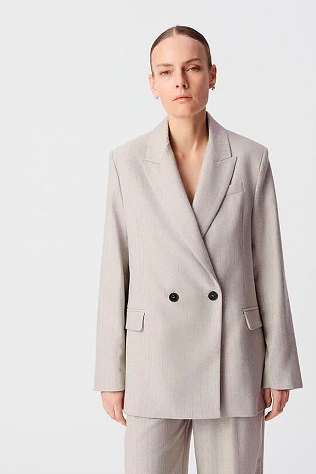 Blazer con detalle de raya diplomática de IKKS.