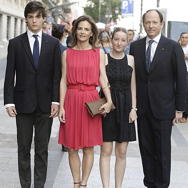 Umberto y su hermana melliza Sofía, con sus padres, Konstantin de Bulgaria y María García de la Rasilla.