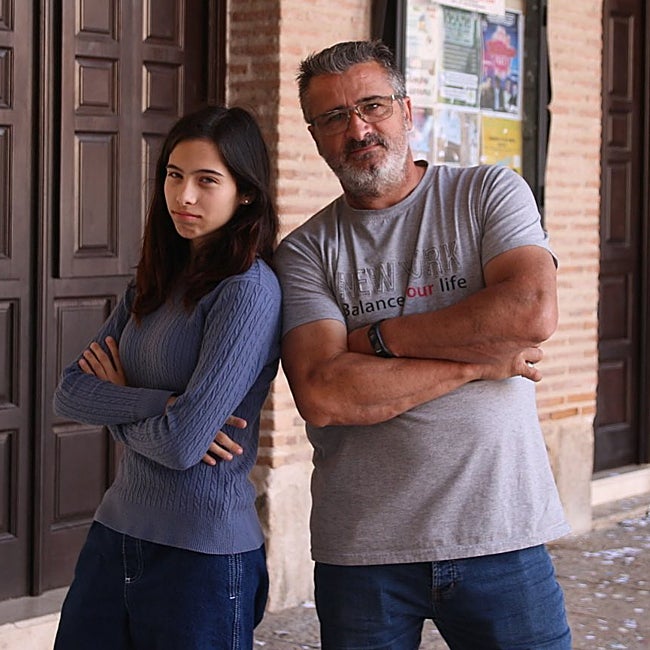 La joven cantante en una imagen junto a su padre.