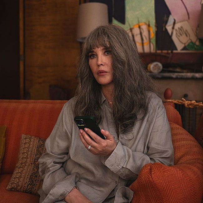 Isabelle Adjani da vida a Béatrice, matriarca de la familia que se rivaliza con Ava por el asunto de la herencia.