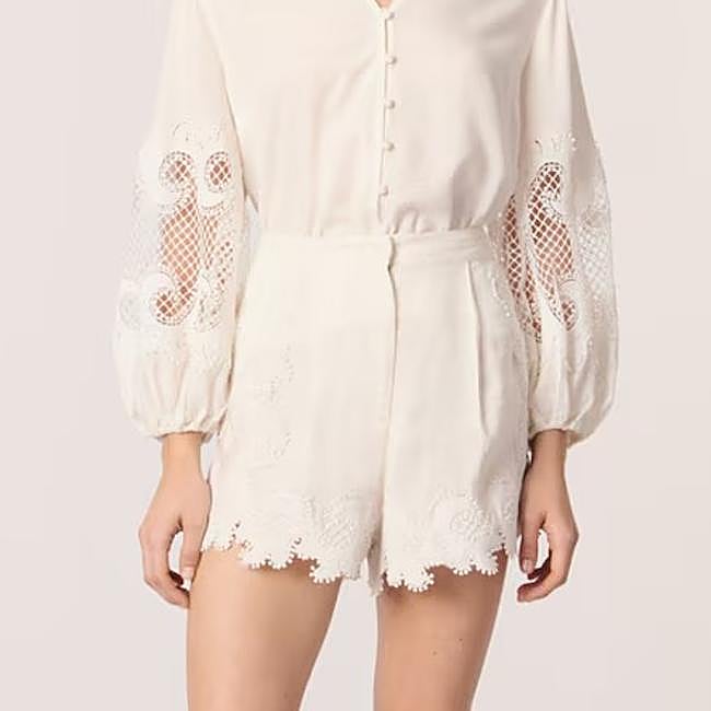 Shorts blancos talle alto de Maje, 136,90 euros.