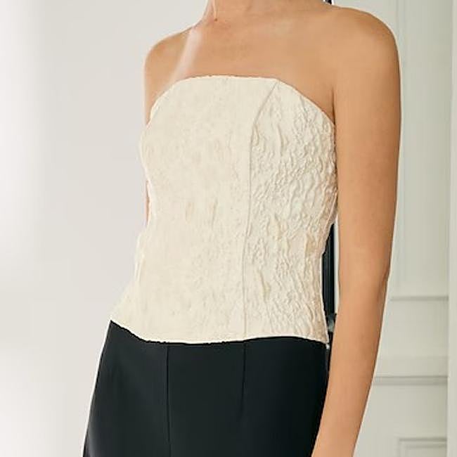 Top de palabra de honor blanco de Woman El Corte Inglés, 99,99 euros.