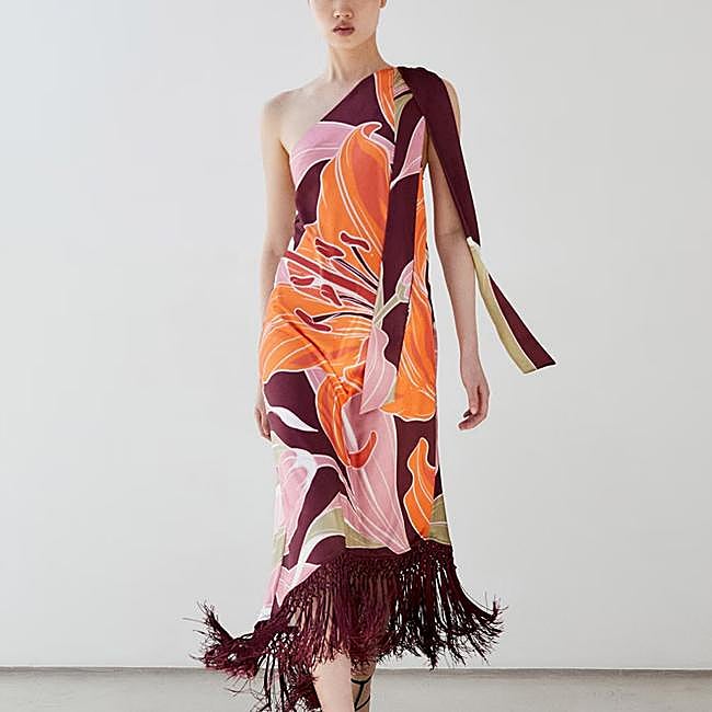 Vestido estampado de flecos, 48,98 euros.