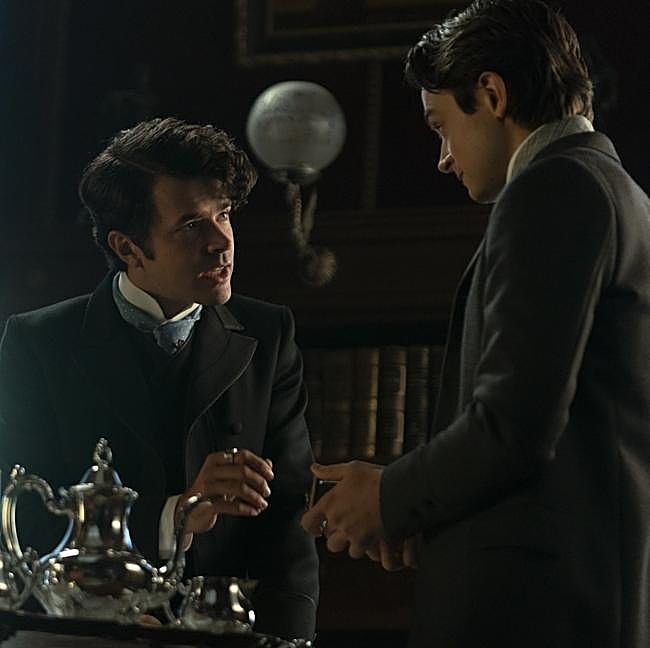 La posición social de Larry Russell es una ayuda fundamental para que los sueños relojeros de Trotter puedan hacerse realidad.