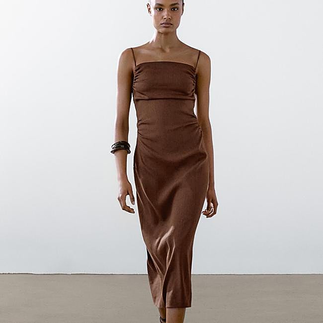 Vestido de lino, 59,95 euros.