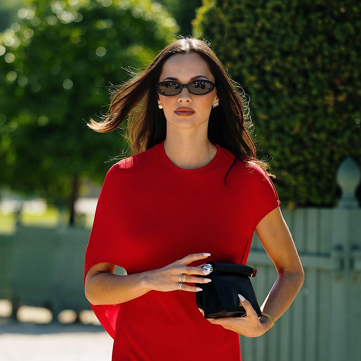 Influencer con pelo liso