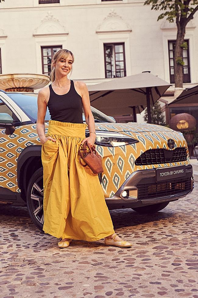 Marta Hazas junto al Toyota by Cayumas, en un momento de la fiesta con la que se celebró la colaboración de ambas marcas.