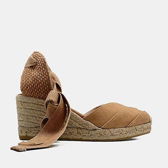 Alpargatas con cuña y cintas de Gaimo, 52,95 euros.