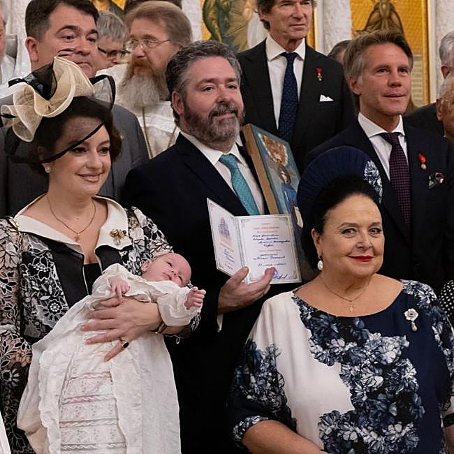 La famlia Romanov y algunos de los invitados, durante la ceremonia religiosa.