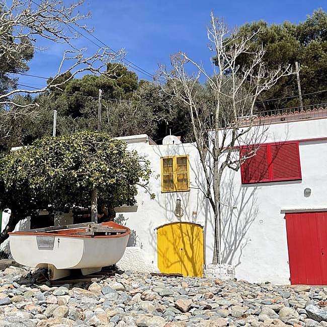 Barracas antiguas en Cala S'Alguer, Palamós, Girona