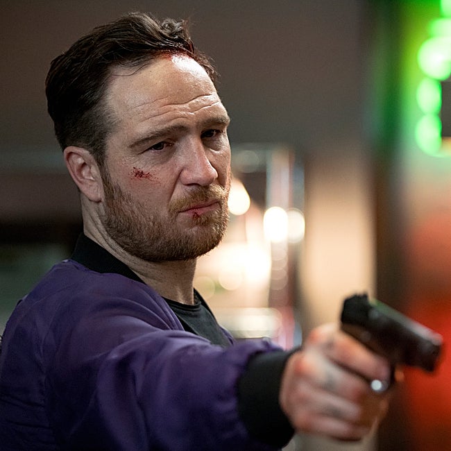 Frederick Lau se pone en la piel de Marvin, uno de los vecinos del edificio víctimas del encierro provocado por el muro.