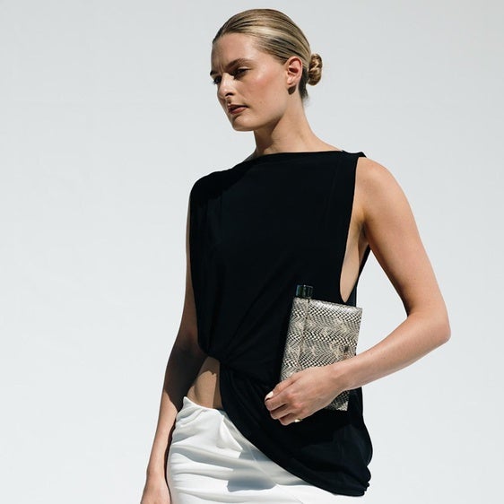 Este vestido de Massimo Dutti se ha convertido la pieza favorita de mi armario: estiliza la figura con sandalias o alpargatas
