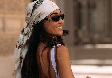 Mujer con pañuelo en la cabeza