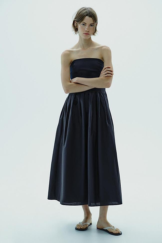 Vestido palabra de honor de Zara (35,99 euros)