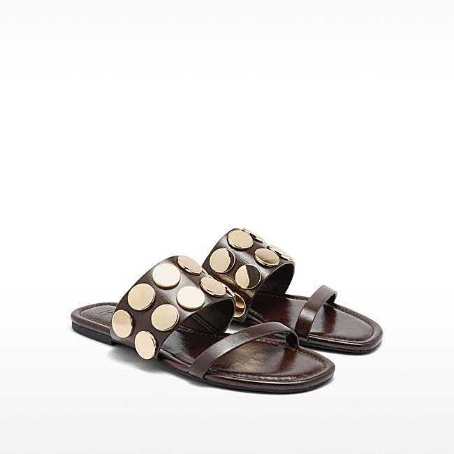 Sandalias deatlonadas con tachas