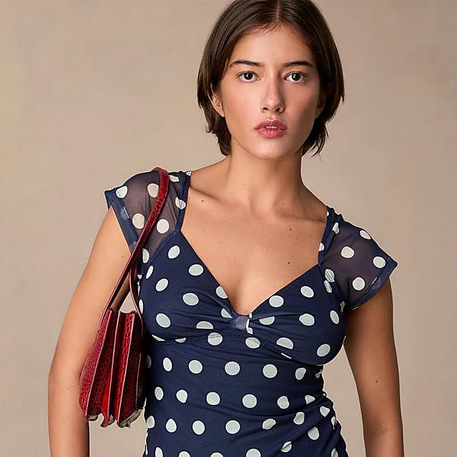 Top lunares en azul y blanco de Rouje.