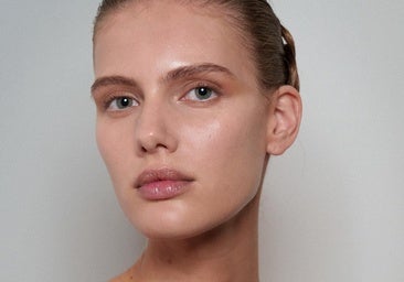 Sombras líquidas de larga duración para un maquillaje sencillo en pieles maduras: sin parches o marcas de arrugas