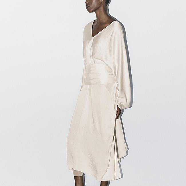 Caftán estilo túnica de Massimo Dutti, 129 euros.