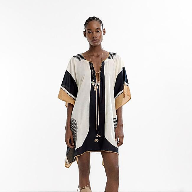 Caftán fluido estampado de Parfois, 23,99 euros.