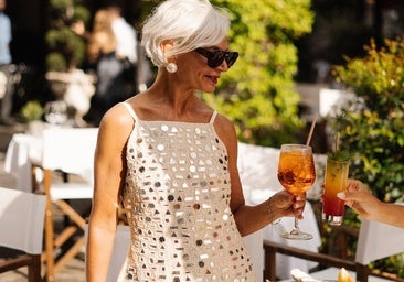 Caftanes para ir cómoda y fresca en verano: no marcan y combinan con todo