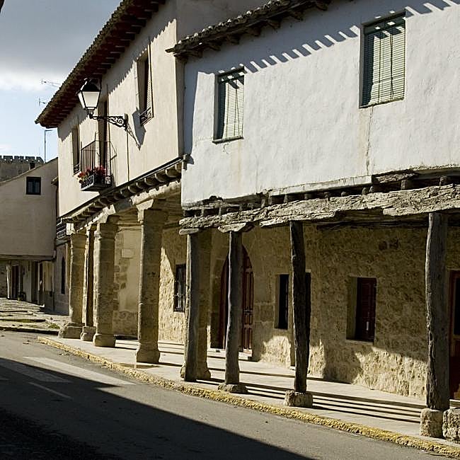 Calle del centro histórico de Ampudia