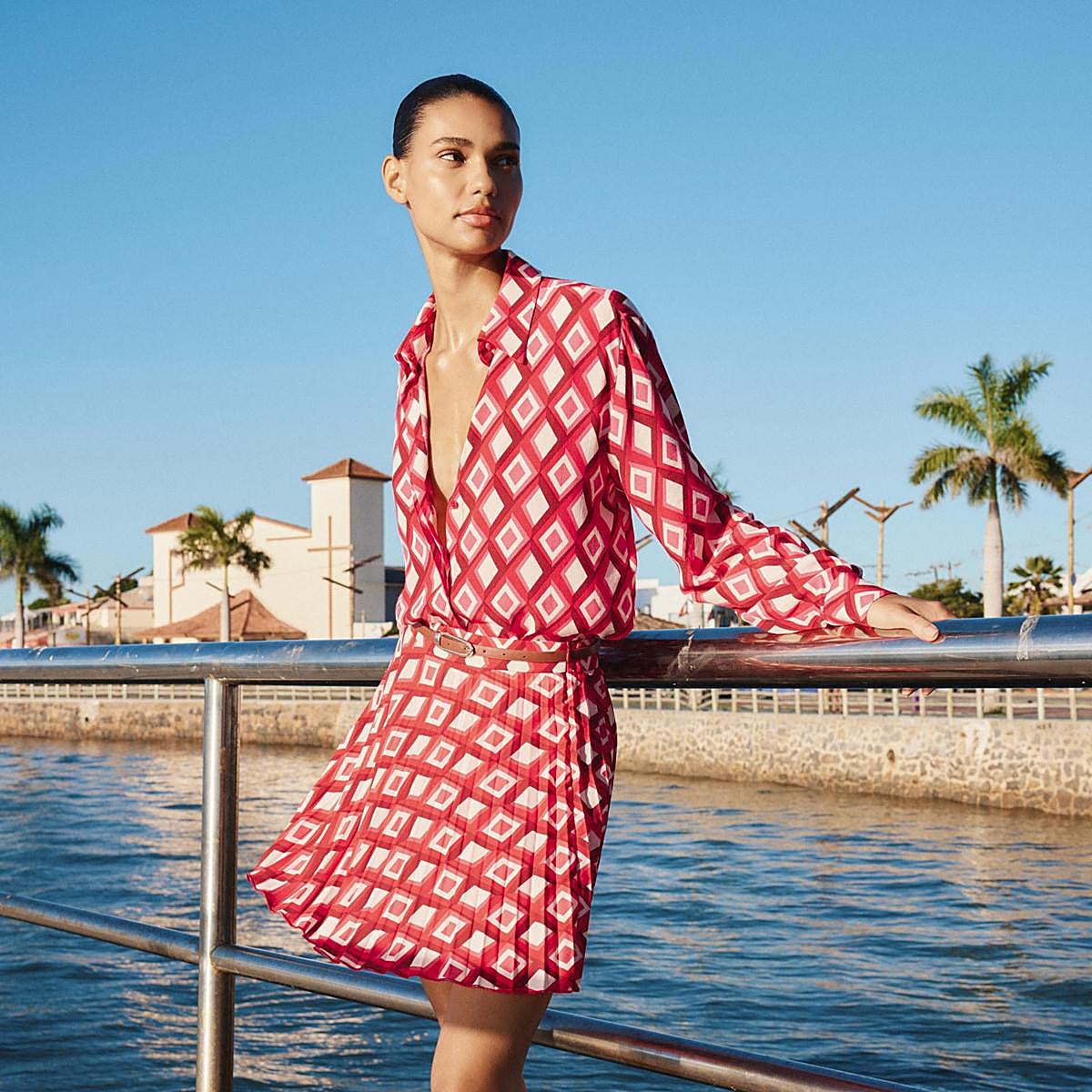 La falda estampada es la prenda que te resolverá todos los looks de nueva temporada.