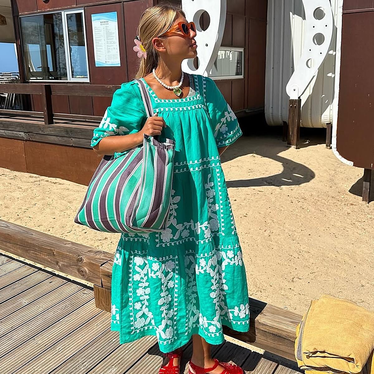 Influencer con vestido oversize