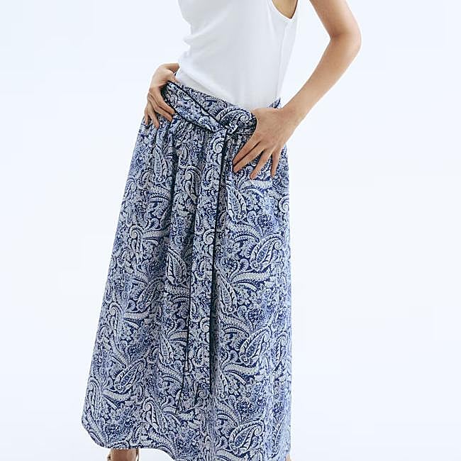 Falda fluida paisley con cinturón