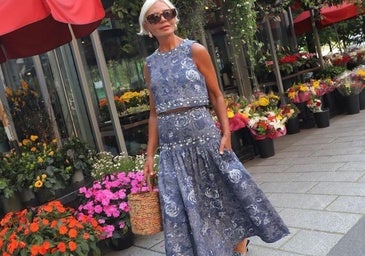 Faldas fluidas de verano que usarás a los 50 toda la temporada