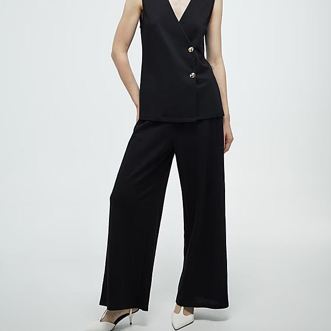 Pantalón negro de lino de Sfera, 21,99 euros.